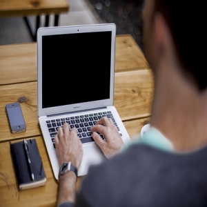 No puede excluirse de la <strong>bolsa </strong>de <strong>empleo </strong>a quien rechaza un trabajo con una<strong> jornada ilegal</strong>